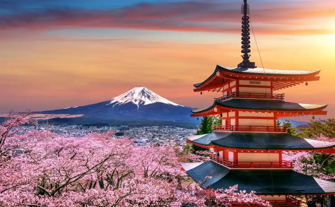 Pagode de Chureito avec le Mont Fuji au coucher du soleil Circuit Japon – Pagode de Chureito avec le Mont Fuji au coucher du soleil