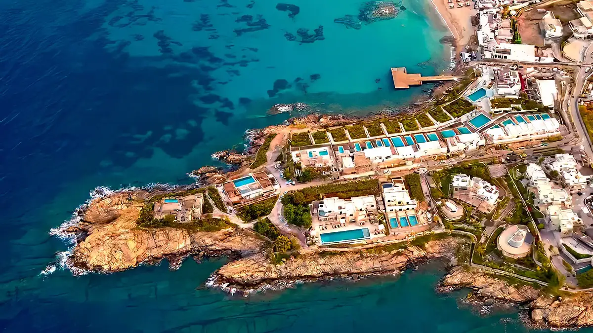 Fouquet’s Mykonos vue aérienne sur Paraga Beach en Grèce Fouquet’s Mykonos vue aérienne sur Paraga Beach en Grèce